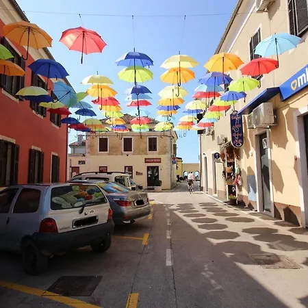 Monika 3 Pax Novigrad Istria