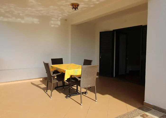 Monika 3 Pax Novigrad Istria